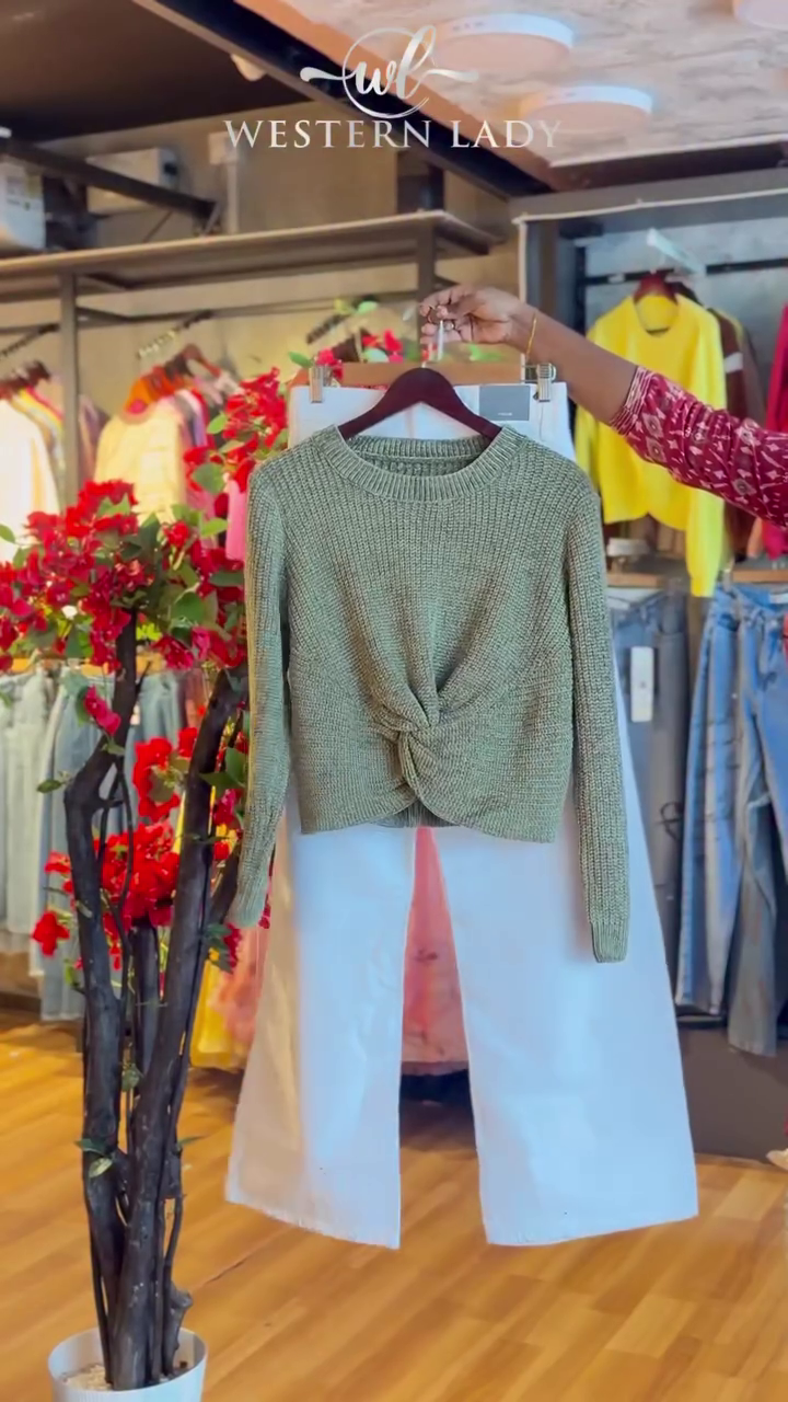 Knotted Sweater in Moss & Wide-Leg Pants in White