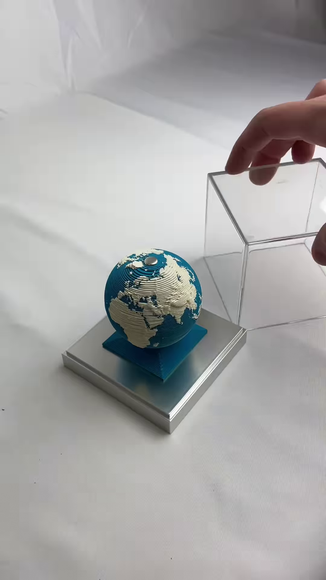 Luxury 3D Miniature Earth Sculpture Memo Pad – Handcrafted Topographical Globe with Premium Acrylic Display Case
