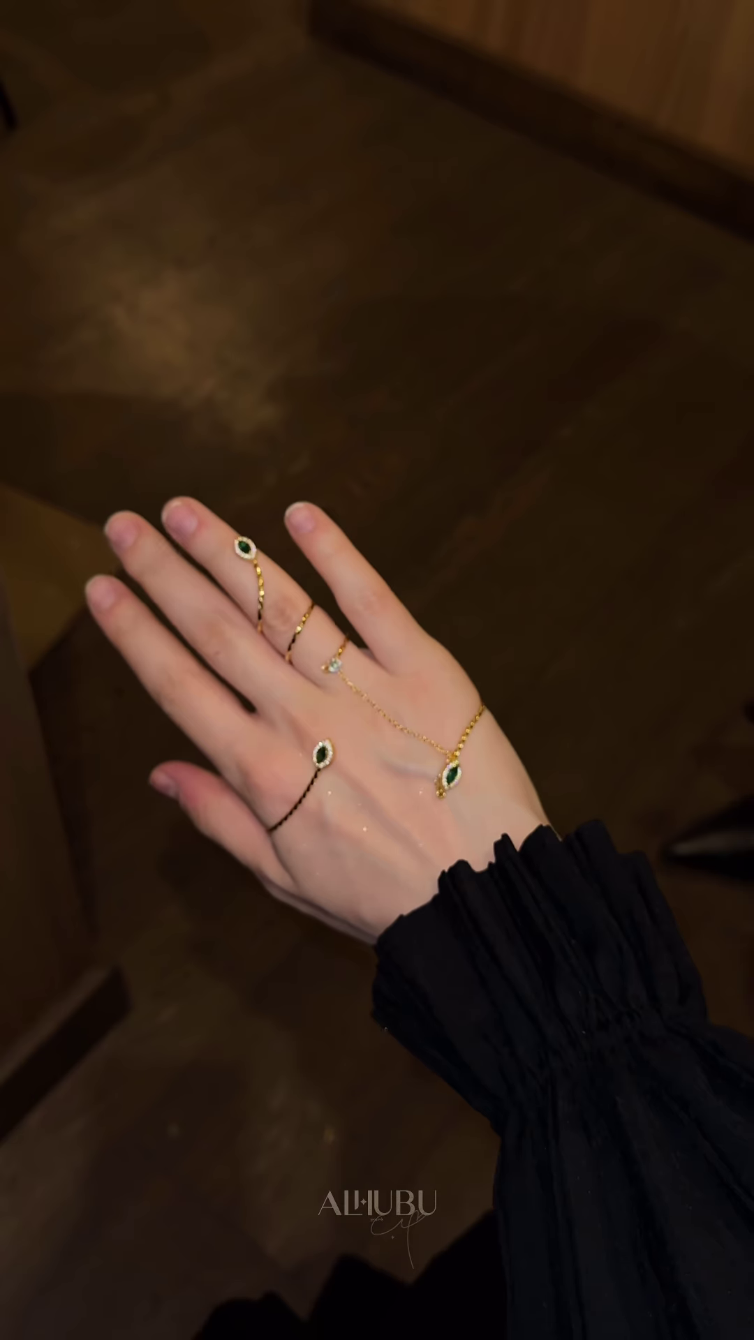 Elegant Gold-Toned Hand Chain Bracelet with Emerald-Colored Accents and Adjustable Rings