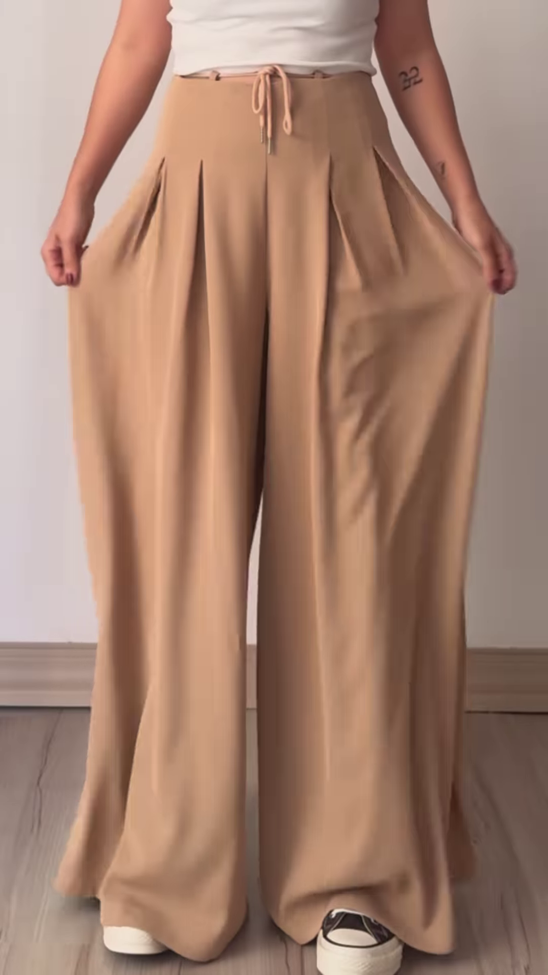 Women’s Beige Wide-Leg Pleated Pants with Drawstring Waist – Flowing Casualwear Styled with White Sneakers