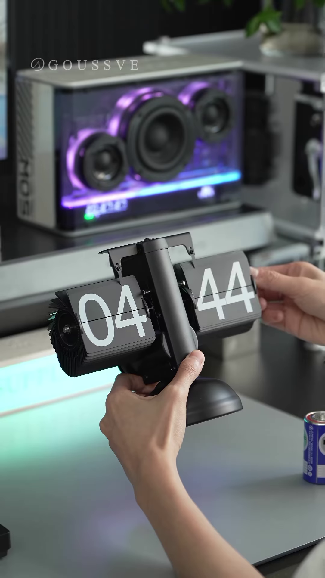 Retro Mechanical Auto Flip Desk Clock with Matte Black Finish and Large Bold Digital Display