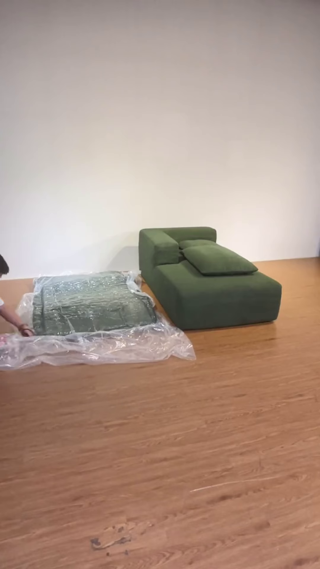 Modern Comfort in Forest Green 🌿🛋️