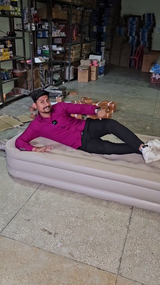 Ultimate Comfort Anywhere 🛏️✨ – Foldable Air Bed with Built-In Pump
