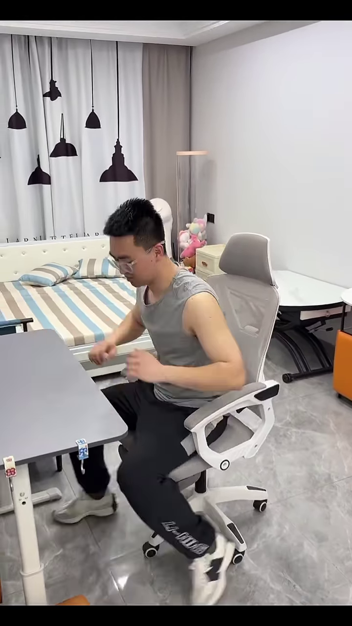 🛋️➡️🛏️ The Sofa That Transforms into a Bed – Comfort & Function in One! 🌟