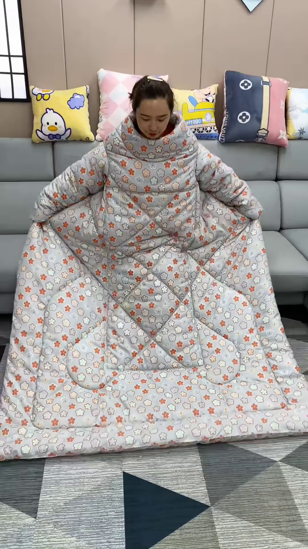 Cozy Wearable Blanket Quilt – Snuggle, Lounge, and Nap in Cloud‑Soft Comfort 💤🧸