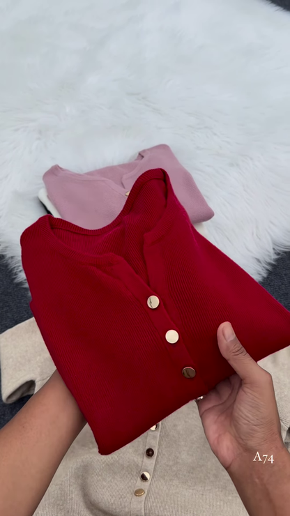 Classic Button Knit Cardigan – Timeless, Soft, and Effortlessly Versatile ✨🧶