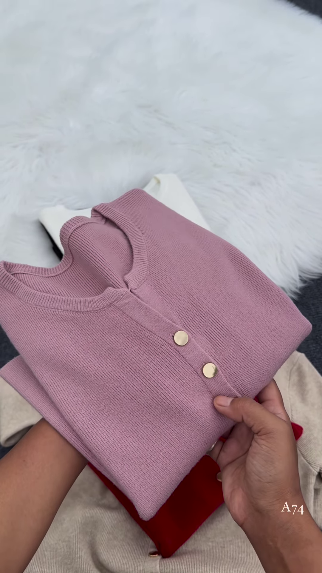 Classic Button Knit Cardigan – Timeless, Soft, and Effortlessly Versatile ✨🧶