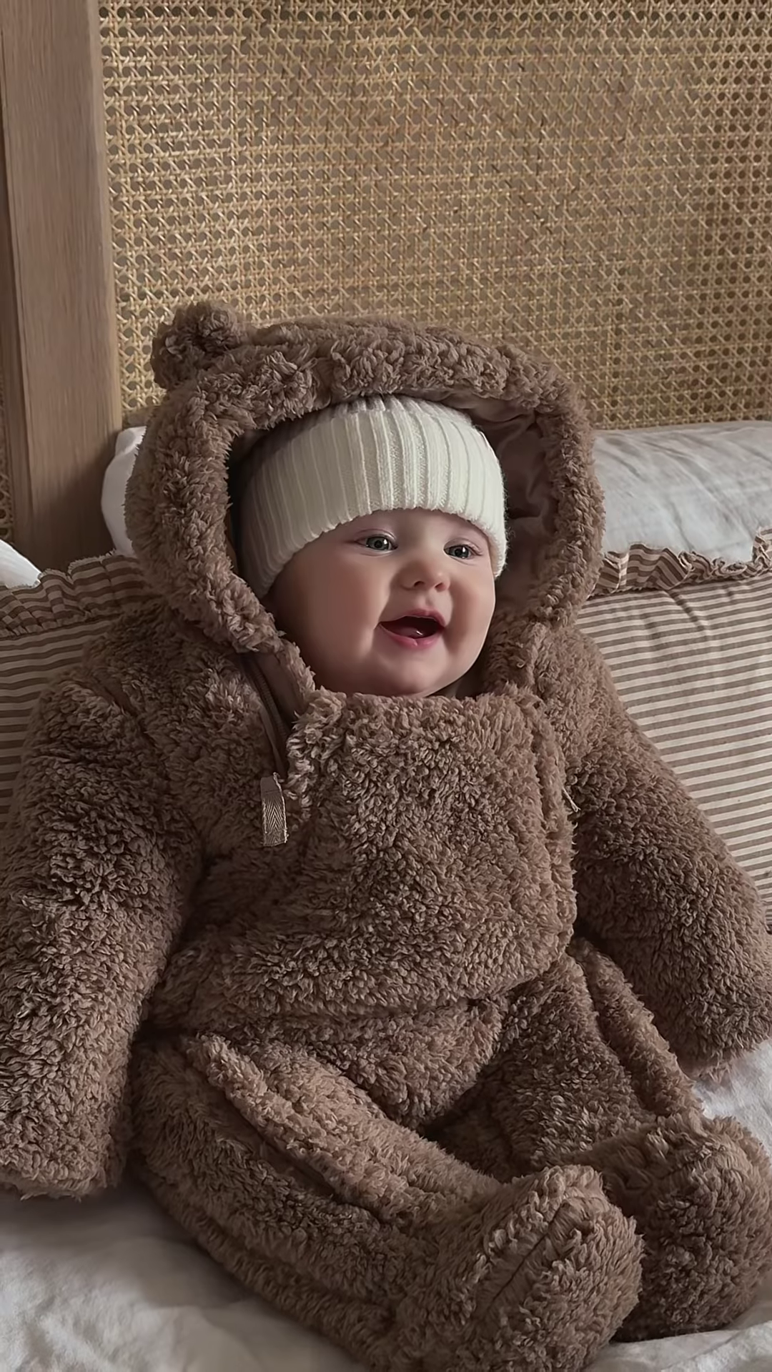 Plush Bear-Hooded Doll Outfit 🧸🛏 With Furry Texture & Ear Detail – Brown Variant