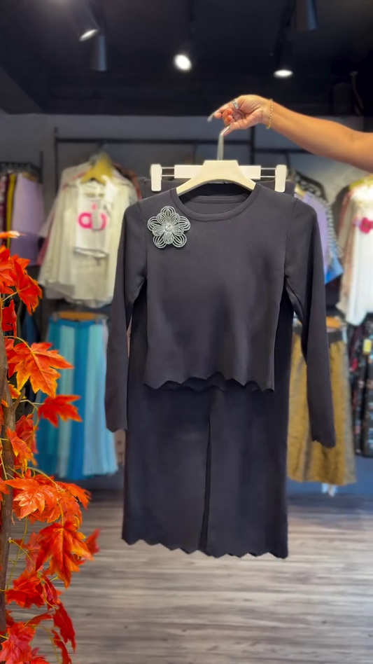 Scallop Bloom Dress in Midnight Black