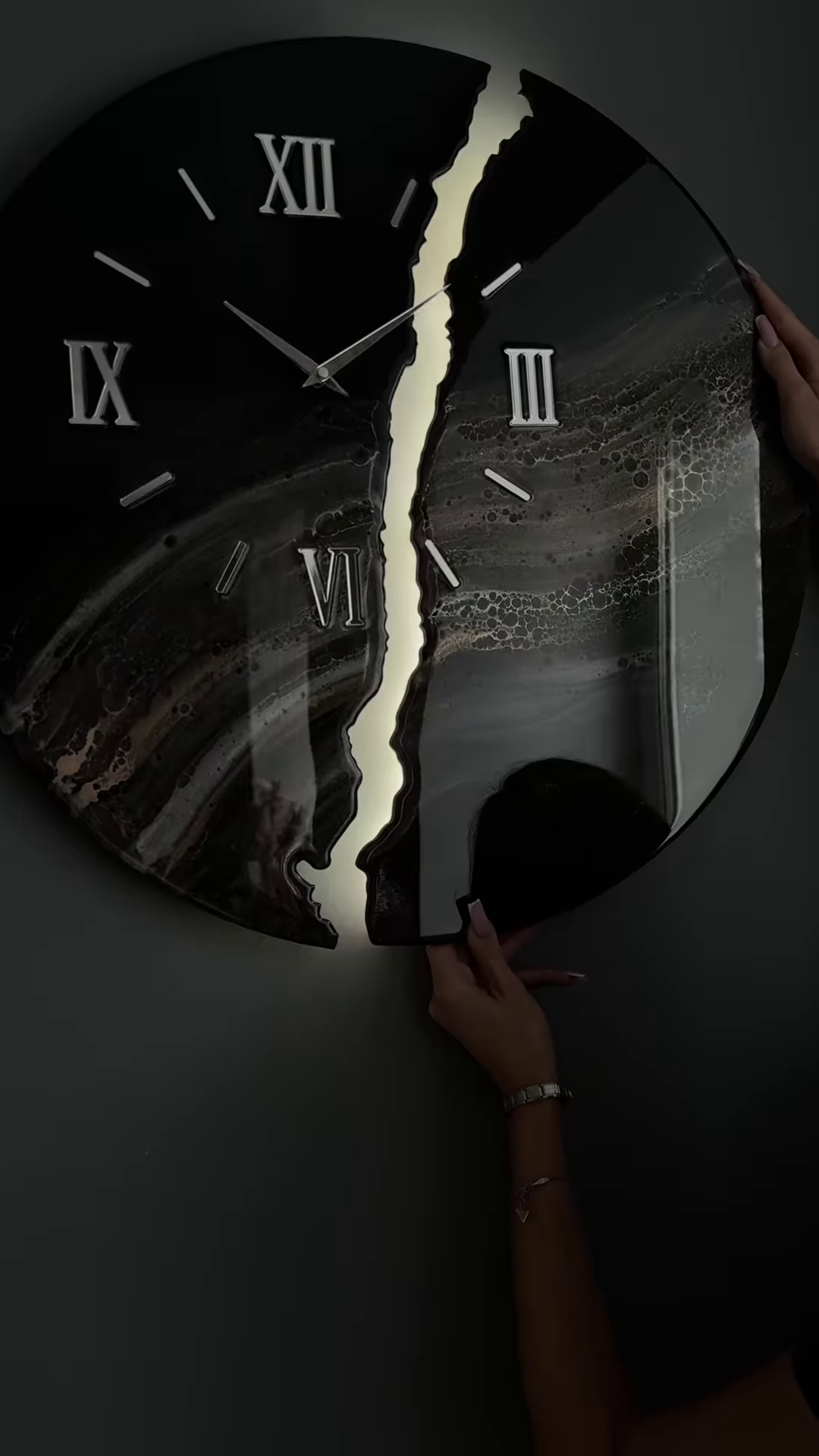 Luxury Handcrafted Marbled Resin Wall Clock with Integrated LED Backlighting and Iconic "Jagged Crack" Artistic Design