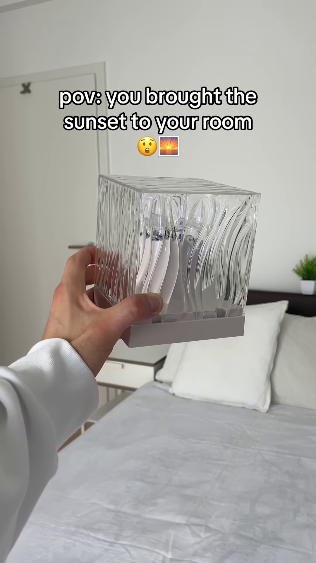 Dynamic Ocean Ripple & Sunset Projector Lamp – Luxury Crystal Cube Night Light with Rotating Water Wave Effects