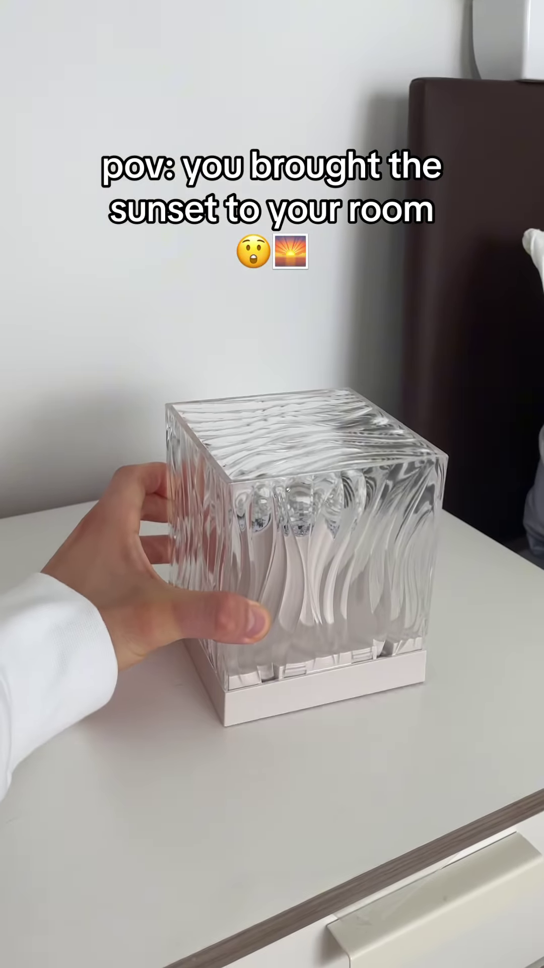 Dynamic Ocean Ripple & Sunset Projector Lamp – Luxury Crystal Cube Night Light with Rotating Water Wave Effects